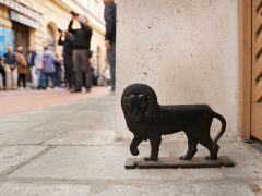 Szeged, átadás, megújult, Oroszlán utca, régészeti leletek, KÉSZ, acélszobrok, kiállítás, Varga Mihály, Botka László