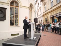 Szeged, átadás, megújult, Oroszlán utca, régészeti leletek, KÉSZ, acélszobrok, kiállítás, Varga Mihály, Botka László