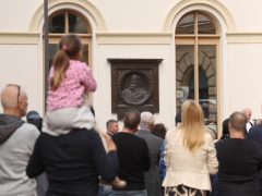 Szeged, átadás, megújult, Oroszlán utca, régészeti leletek, KÉSZ, acélszobrok, kiállítás, Varga Mihály, Botka László