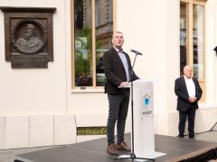 Szeged, átadás, megújult, Oroszlán utca, régészeti leletek, KÉSZ, acélszobrok, kiállítás, Varga Mihály, Botka László