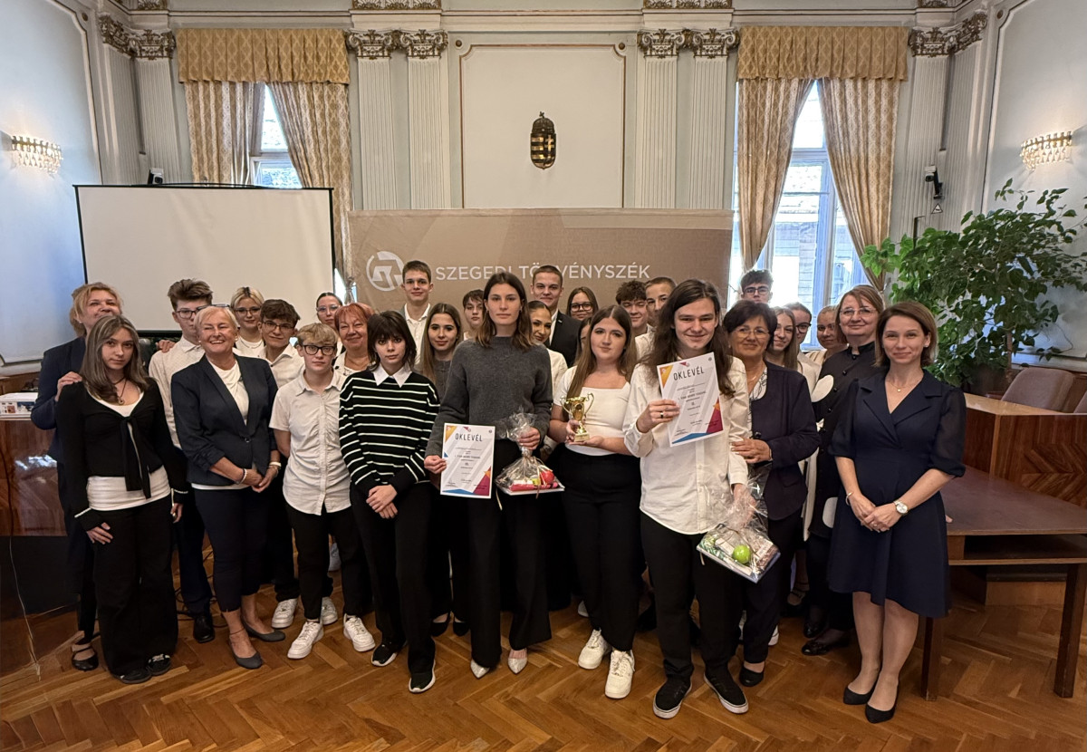 Gépíróversenyt rendezett a Szegedi Törvényszék