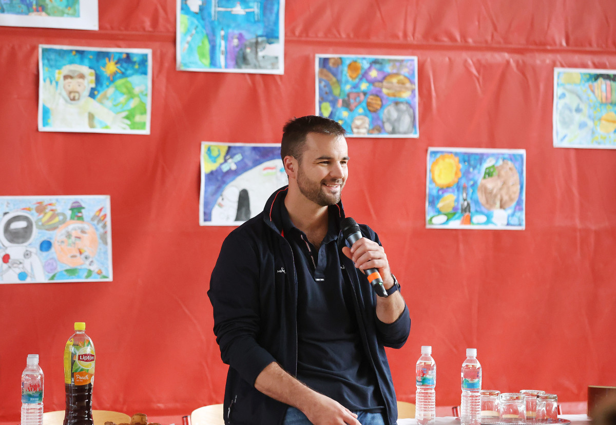 Szeged, űrhajós, Kapu Tibor, Cserényi Gyula, Tabán Általános Iskola, diákok