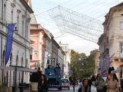 Szeged, szerelik, karácsonyi fények, díszkivilágítás, Kárász utca