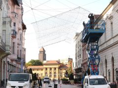 Szeged, szerelik, karácsonyi fények, díszkivilágítás, Kárász utca