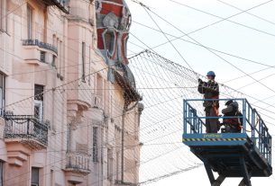 Szeged, szerelik, karácsonyi fények, díszkivilágítás, Kárász utca