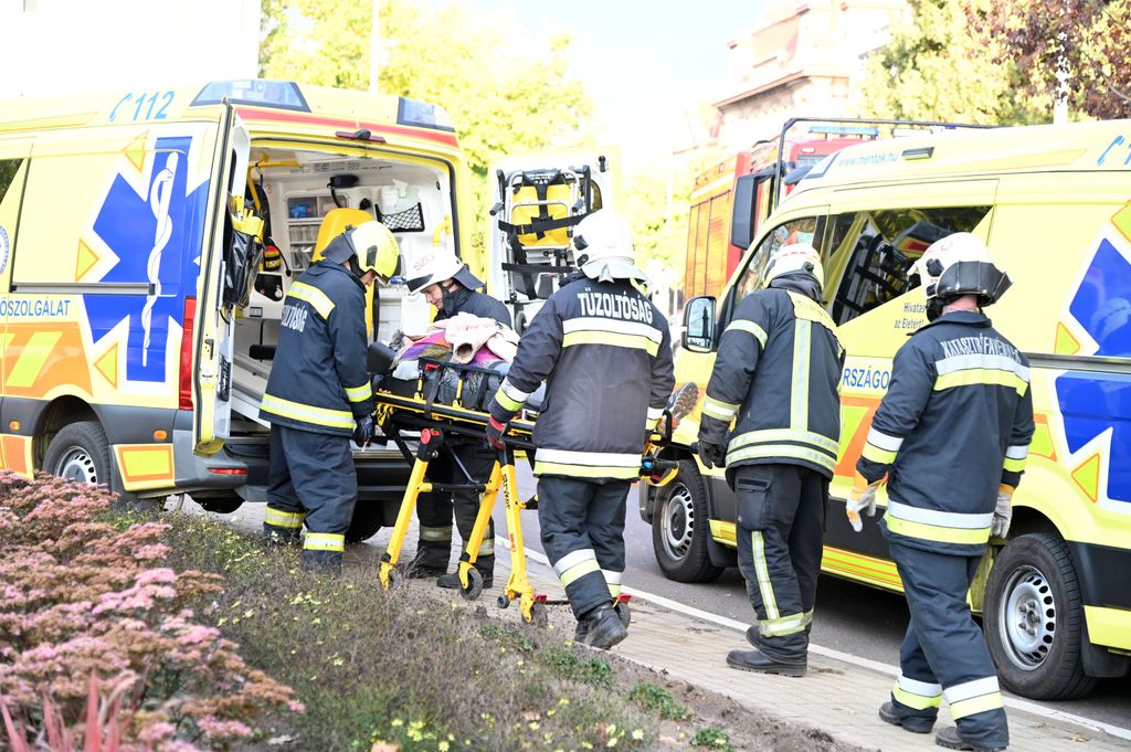 Szolnok. Buszbaleset. Fotók: szoljon.hu/Mészáros János