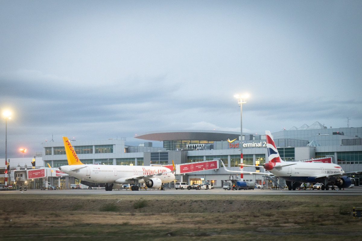 Lázár János. Liszt Ferenc repülőtér. Felújítás. Fotó: Lázár János hivatalos FB
