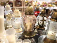 Szeged, koszorú, mécses, virág, Mars téri piac, Mindenszentek