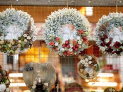 Szeged, koszorú, mécses, virág, Mars téri piac, Mindenszentek