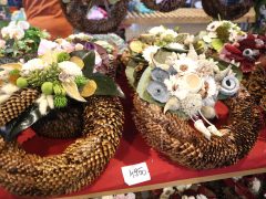 Szeged, koszorú, mécses, virág, Mars téri piac, Mindenszentek