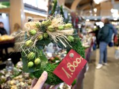 Szeged, koszorú, mécses, virág, Mars téri piac, Mindenszentek