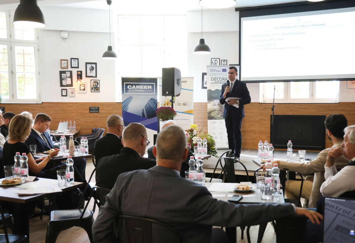 Szeged, területfejlesztési konferencia, Radnóti Café