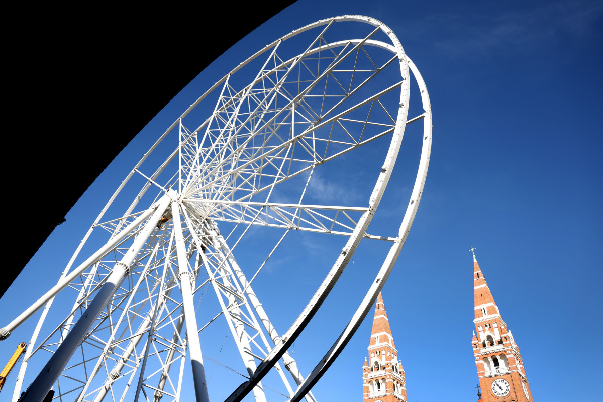 Szeged, építik, óriáskerék, Dóm tér