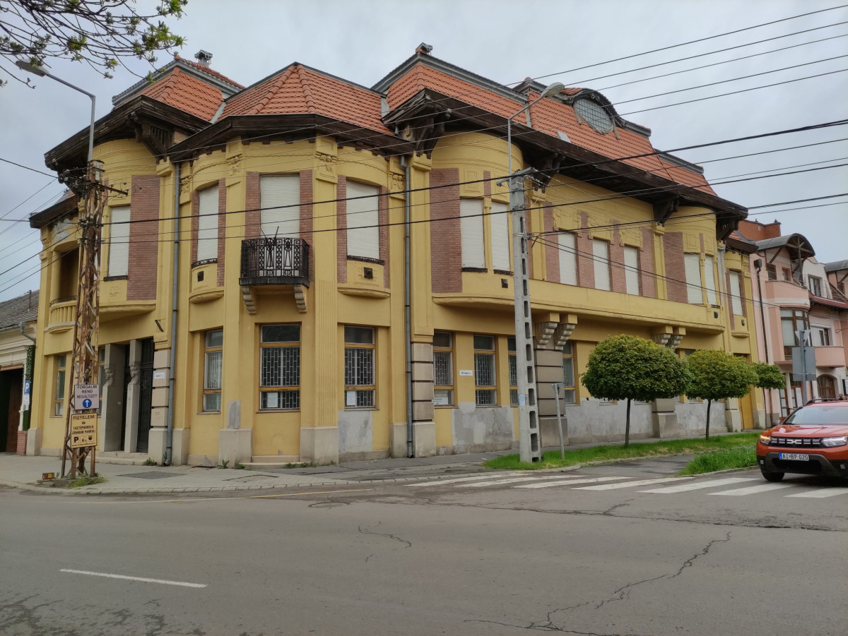 Árverés alatt a hódmezővásárhelyi Simon-palota. Fotó: hodpress.hu