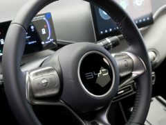 Szeged, BYD, autószalon, megnyitó, autó, Algyői út, gazdaság