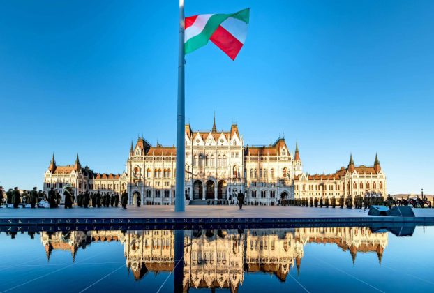 1956. Zászló. Forradalom. Fotó: Szalay-Bobrovniczky Kristóf hivatalos FB