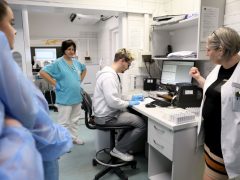 Szeged, Európai Laboratóriumi Dolgozók Napja, nyílt nap, Szegedi Tudományegyetem, SZTE, Szent-Györgyi Albert Klinikai Központ, Laboratóriumi Medicina, labor, vérvétel, vér, vizsgálat, egészségügy