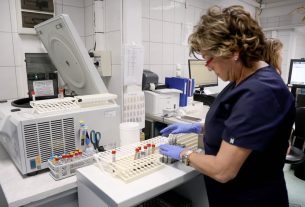 Szeged, Európai Laboratóriumi Dolgozók Napja, nyílt nap, Szegedi Tudományegyetem, SZTE, Szent-Györgyi Albert Klinikai Központ, Laboratóriumi Medicina, labor, vérvétel, vér, vizsgálat, egészségügy