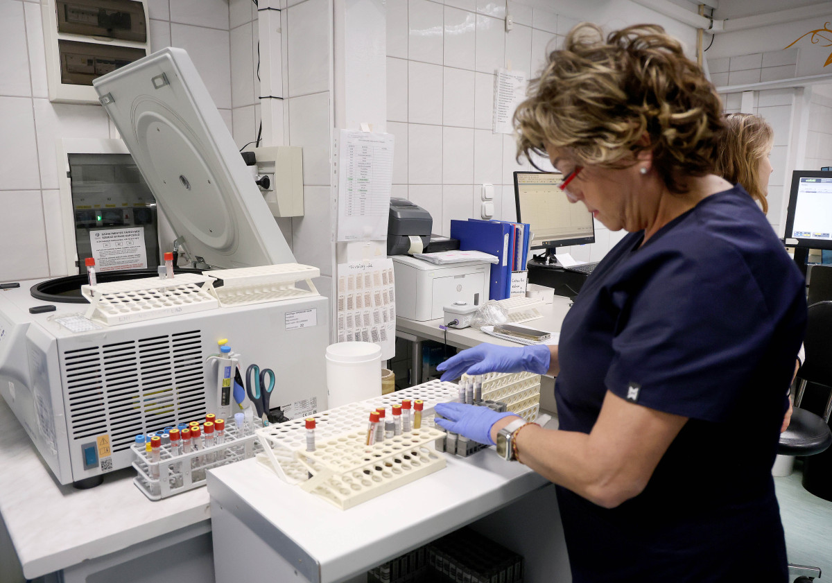 Szeged, Európai Laboratóriumi Dolgozók Napja, nyílt nap, Szegedi Tudományegyetem, SZTE, Szent-Györgyi Albert Klinikai Központ, Laboratóriumi Medicina, labor, vérvétel, vér, vizsgálat, egészségügy