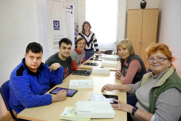 Szeged, Jenei Klára, Értelmi Fogyatékossággal Élők és Segítőik Országos Érdekvédelmi Szövetség Csongrád megyei szervezete