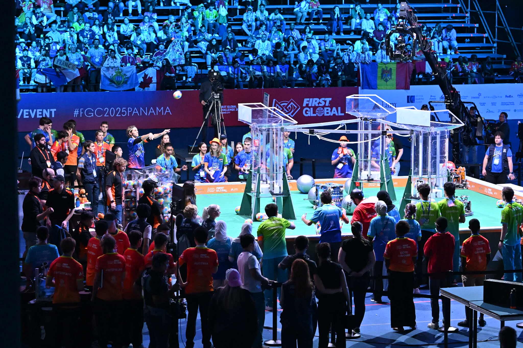 Magyarország a negyedik helyen végzett a nemzetközi robotikai versenyen. Fotó: MCC hivatalos Facebook-oldala