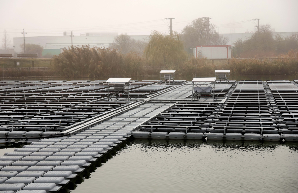 Szeged, napelempark, átadás, ünnepség, ELI, lézerközpont, kiserőmű, tó, napelem, energia, Lantos Csaba, energiaügyi miniszter