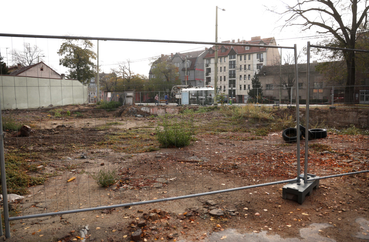 Szeged, lakóház, társasház, épül, beruházás, Berlini körút, üres telek