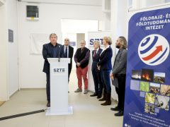 Szeged, felújított, SZTE, TTIK, Földrajz- és Földtudományi Intézet, átadó