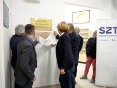Szeged, felújított, SZTE, TTIK, Földrajz- és Földtudományi Intézet, átadó