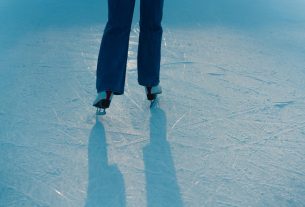 Jégkorcsolya. Korcsolyapálya. Tél.