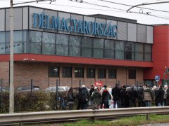 Szeged, utcai megmozdulás, aHang, aPont, Délmagyarország, szerkesztőség, demonstráció
