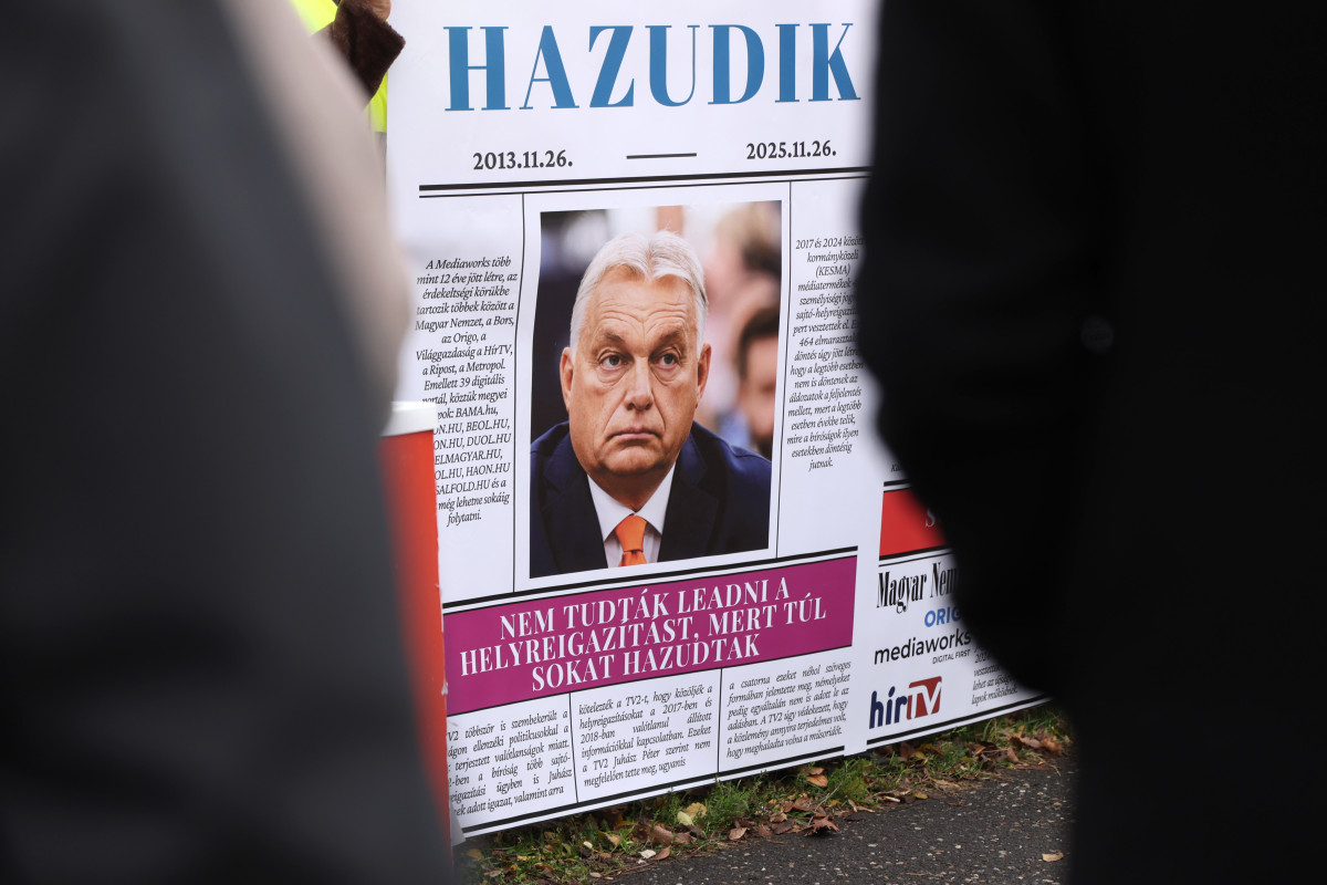 Szeged, utcai megmozdulás, aHang, aPont, Délmagyarország, szerkesztőség, demonstráció