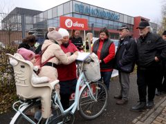 Szeged, utcai megmozdulás, aHang, aPont, Délmagyarország, szerkesztőség, demonstráció