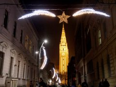 Szeged, megnyílt, Szegedi Karácsonyi Hetek, karácsony, fények, szarvas, gólyalábasok, Dóm tér