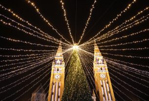 Szeged, megnyílt, Szegedi Karácsonyi Hetek, karácsony, fények, szarvas, gólyalábasok, Dóm tér