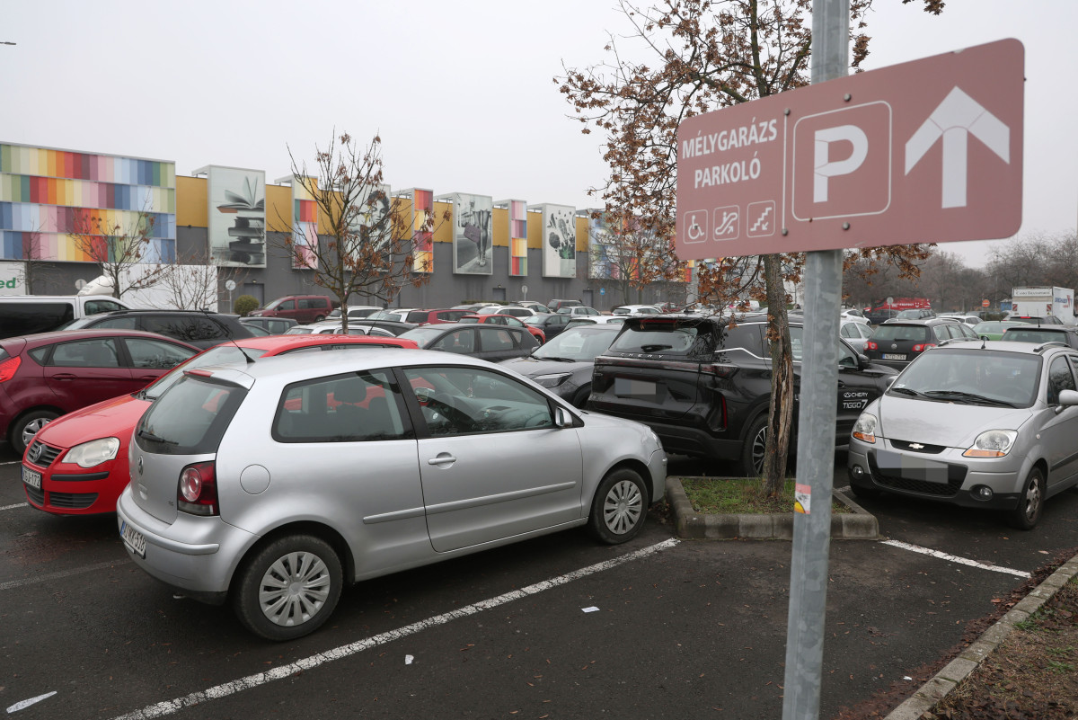 Szeged, fizetős parkolás, parkolás, parkoló,Szeged Plaza, pláza