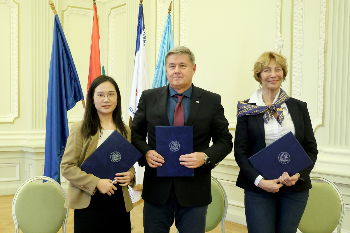 Szeged, Szegedi Tudományegyetem, SZTE, egyetem, BYD Auto Hungary Kft., BYD, együttműködés, megállapodás, aláírás