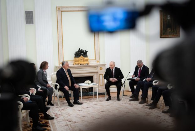 Moszkva. Putyin. Orbán. Tolmács. Fotó: Orbán Viktor hivatalos FB