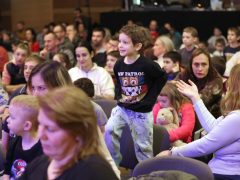 Szeged, Mátrix Közhasznú Alapítvány, jótékonyság, Mikulás ünnepség, Mikulás, rászoruló gyerekek, gyerekek, Agóra