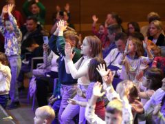 Szeged, Mátrix Közhasznú Alapítvány, jótékonyság, Mikulás ünnepség, Mikulás, rászoruló gyerekek, gyerekek, Agóra