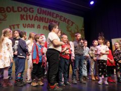 Szeged, Mátrix Közhasznú Alapítvány, jótékonyság, Mikulás ünnepség, Mikulás, rászoruló gyerekek, gyerekek, Agóra