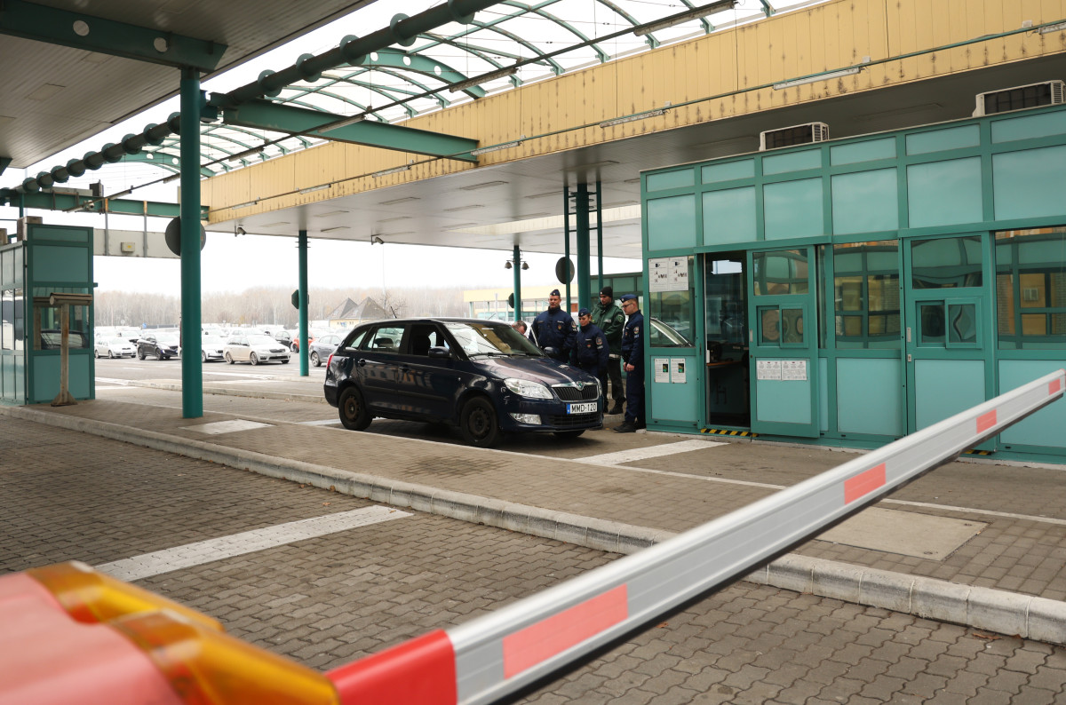 Röszke, Horváth László, kormánybiztos, Töreki Sándor, vezérőrnagy, sajtótájékoztató, kábítószer, drog, DELTA Program, Röszkei Autópálya Határátkelőhely, határ, határátkelő