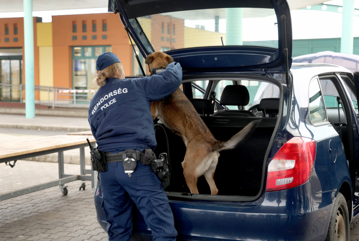 Röszke, Horváth László, kormánybiztos, Töreki Sándor, vezérőrnagy, sajtótájékoztató, kábítószer, drog, DELTA Program, Röszkei Autópálya Határátkelőhely, határ, határátkelő