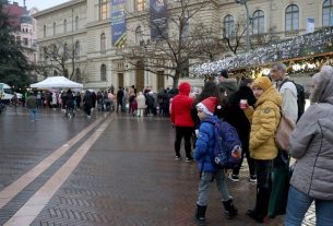 Szeged, Ételt az Életért Alapítvány, Mikulás csomag, osztás, rászoruló, gyerekek, Dugonics tér