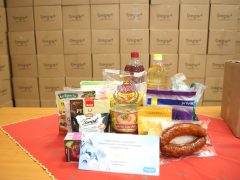 Szeged, önkormányzat, karácsony, ajándékcsomag, rászorulók, Botka László, karácsonyi csomag, élelmiszer, adomány