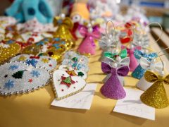 Szeged, hús, kolbász, savanyú káposzta, savanyúság, hal, dió, mák, gesztenye, szaloncukor, banán, mandarin, díszek, Mars téri piac, piac, vásárlás, karácsony, élelmiszer