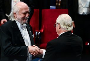 Krasznahorkai László átvette az irodalmi Nobel-díjat. Fotó: Magyarország Kormánya hivatalos Facebook-oldala