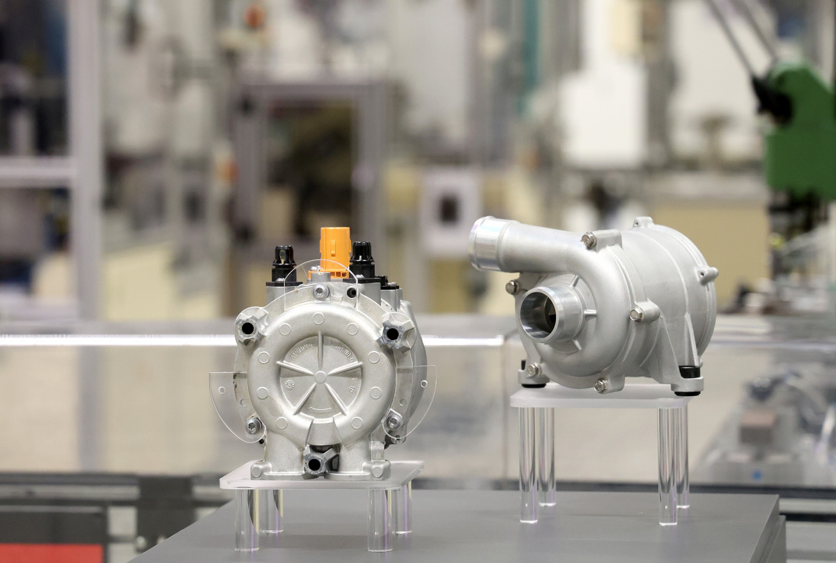 Szeged, Rheinmetall, hibrid gyár, gyár, üzem, megnyitó, Szíjjártó Péter