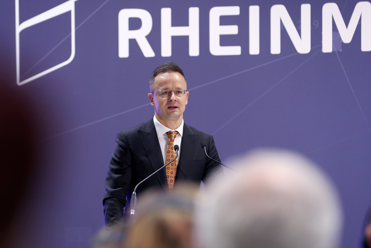 Szeged, Rheinmetall, hibrid gyár, gyár, üzem, megnyitó, Szíjjártó Péter