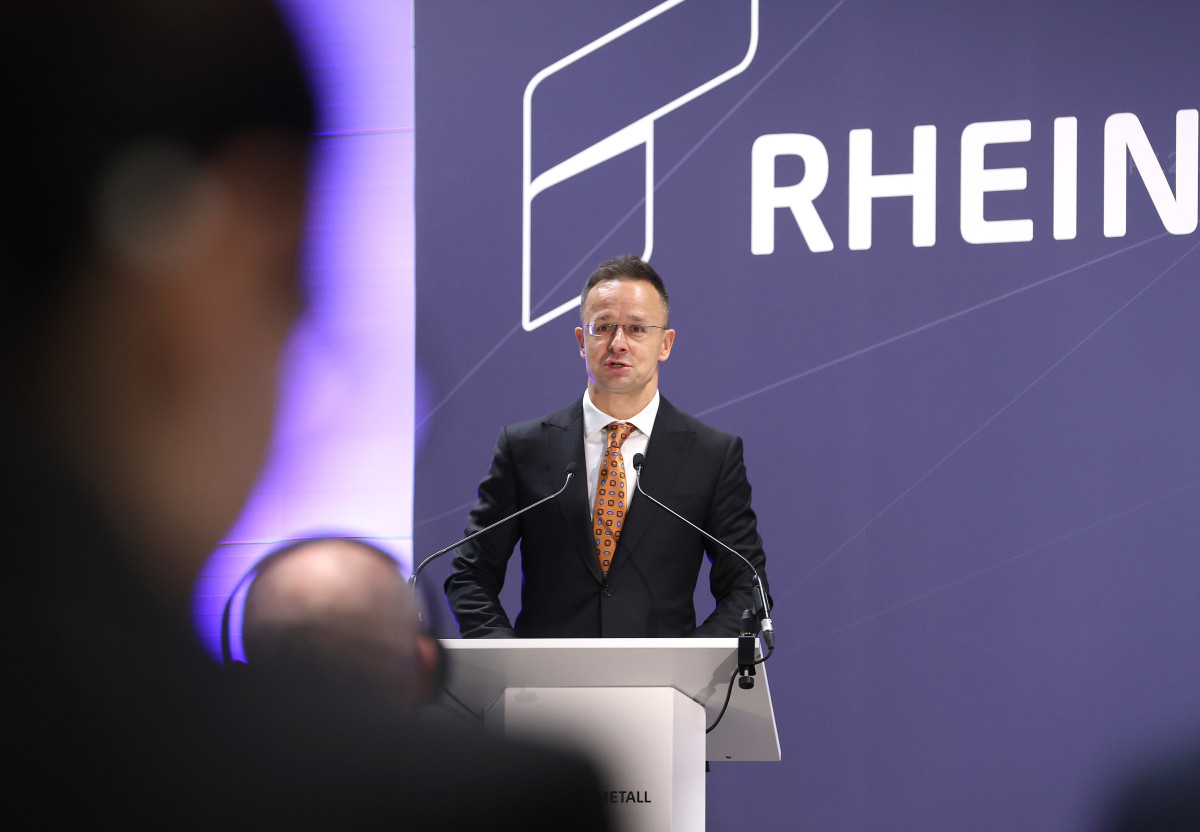 Szeged, Rheinmetall, hibrid gyár, gyár, üzem, megnyitó, Szíjjártó Péter